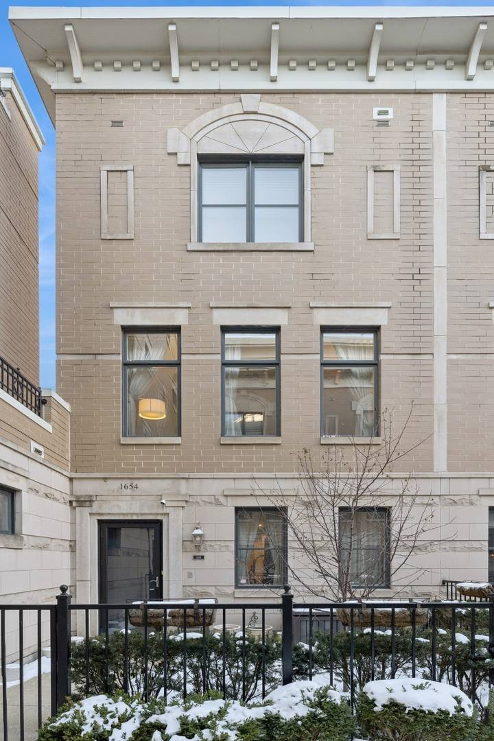 1654 S Indiana Avenue, Chicago, IL 60616