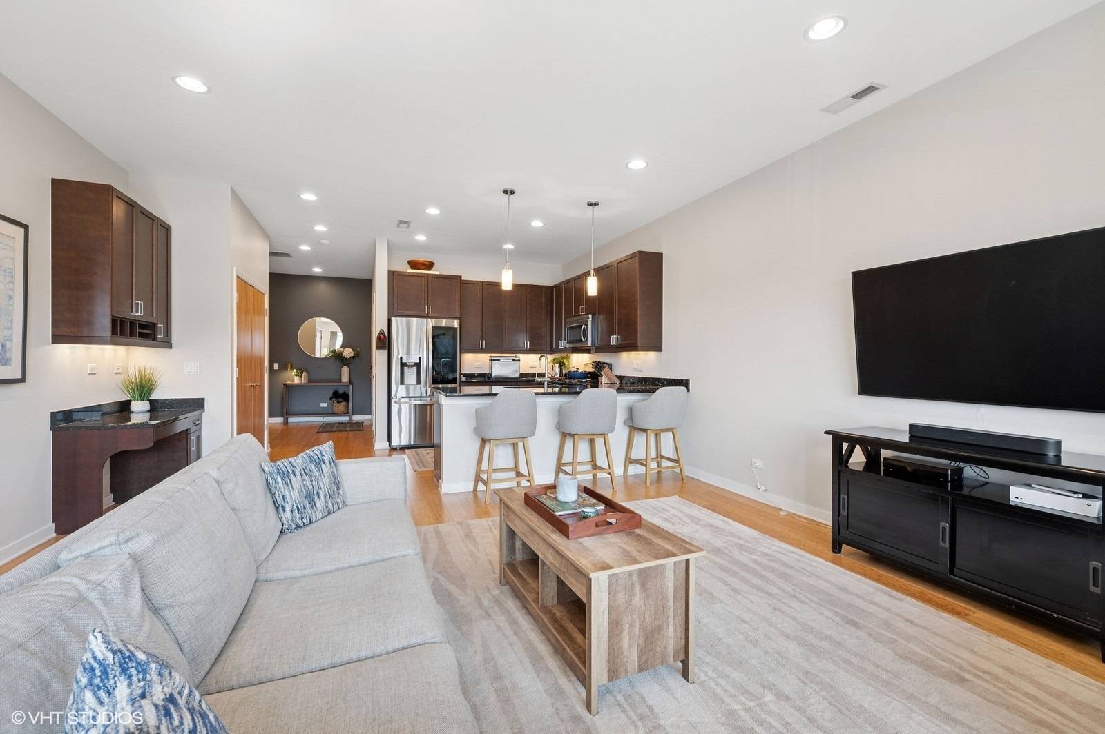 Chicago, IL 60613,1842 W Irving Park Road #304