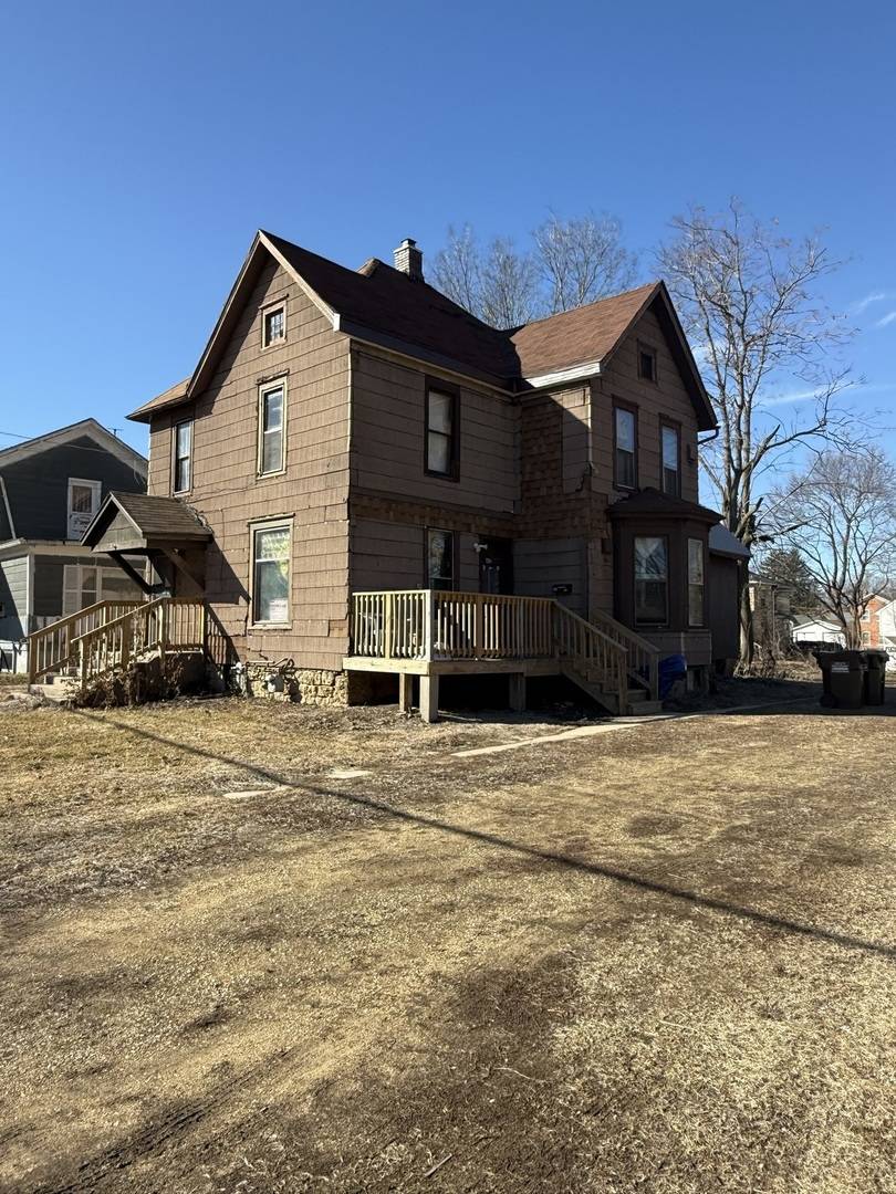 612 W Douglas Street, Freeport, IL 61032