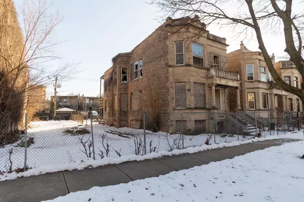 Chicago, IL 60624,3827 W Gladys Avenue