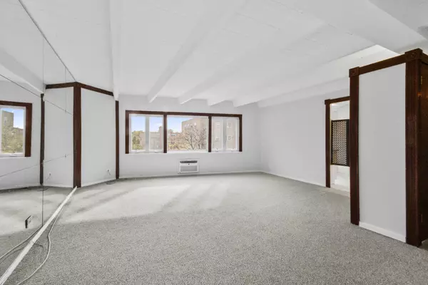 Chicago, IL 60660,1950 W Hood Avenue #4D