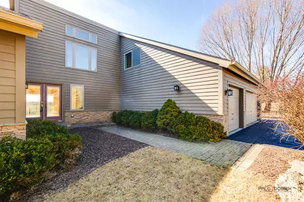 Lake Barrington, IL 60010,27335 W Hickory Ridge Court