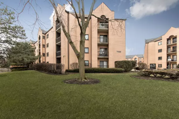 7420 W LAWRENCE Avenue #109, Harwood Heights, IL 60706