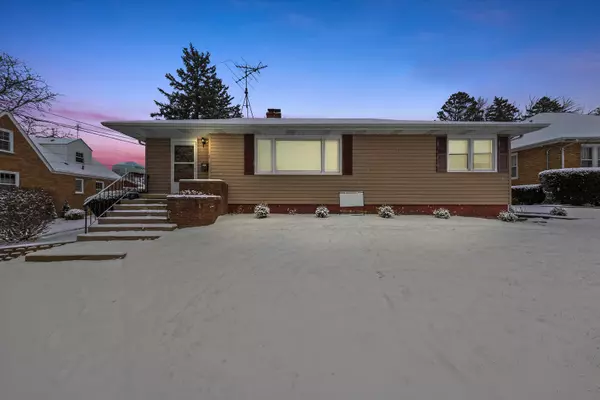 Woodstock, IL 60098,538 W south Street