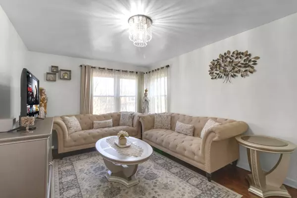 Chicago, IL 60625,2733 W Catalpa Avenue #2E