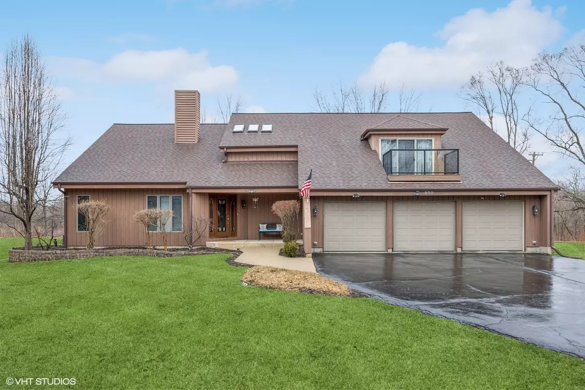 Sleepy Hollow, IL 60118,850 Willow Lane