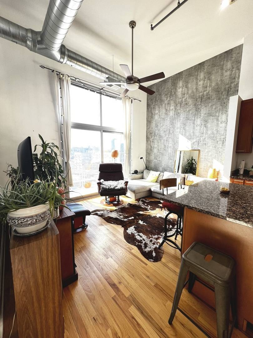 Chicago, IL 60642,824 W Superior Street #601