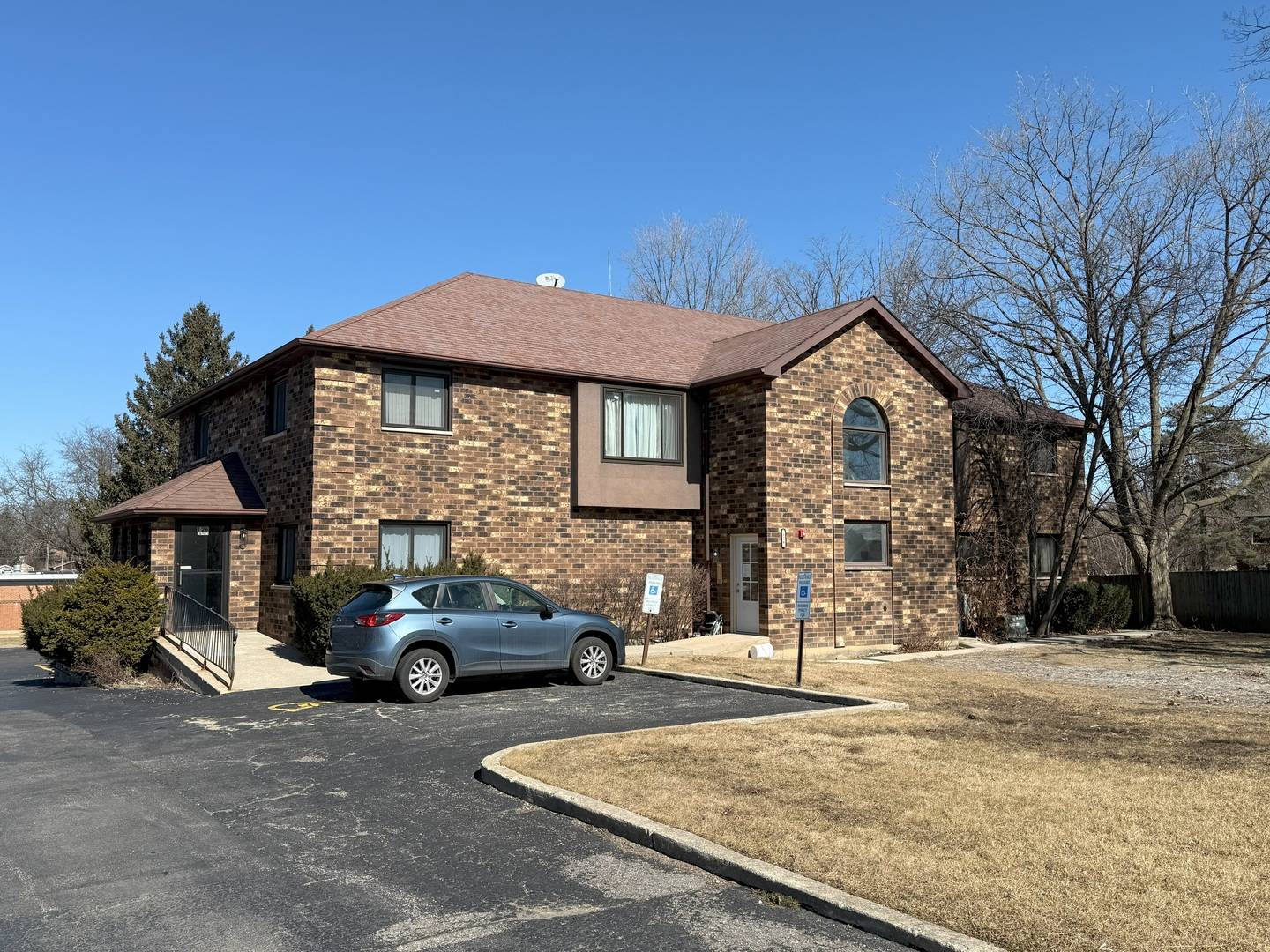 126 W Maple Avenue, Mundelein, IL 60060