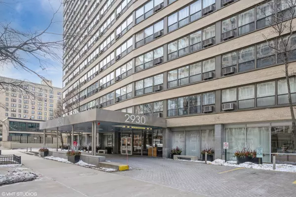 2930 N Sheridan Road #2204, Chicago, IL 60657