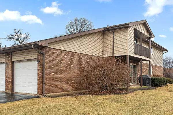 New Lenox, IL 60451,413 MANOR Court #B