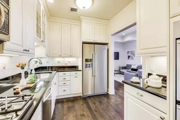 Wilmette, IL 60091,1041 N RIDGE Avenue #403