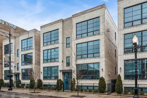 2441 W Irving Park Road #3W, Chicago, IL 60618