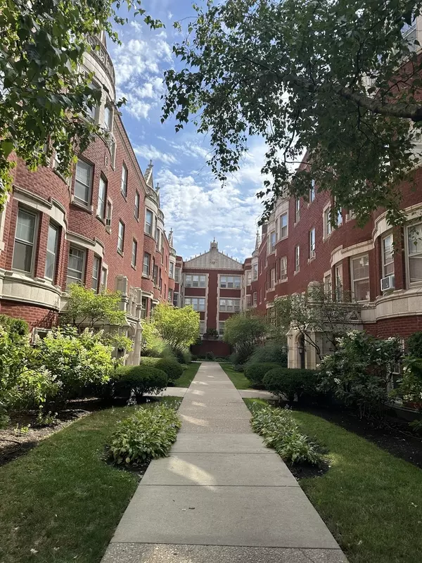 216 N Oak Park Avenue #3AA, Oak Park, IL 60302