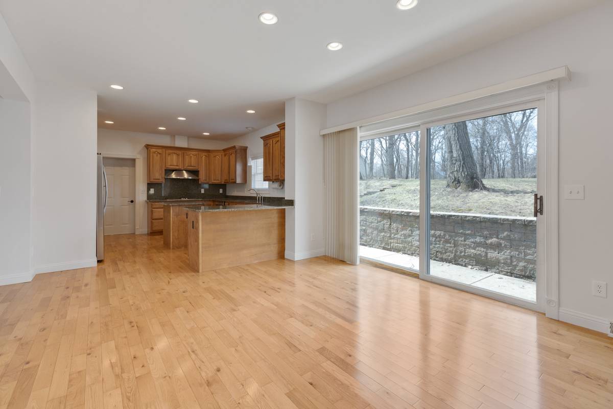 Spring Grove, IL 60081,122 Lincolnwood Court