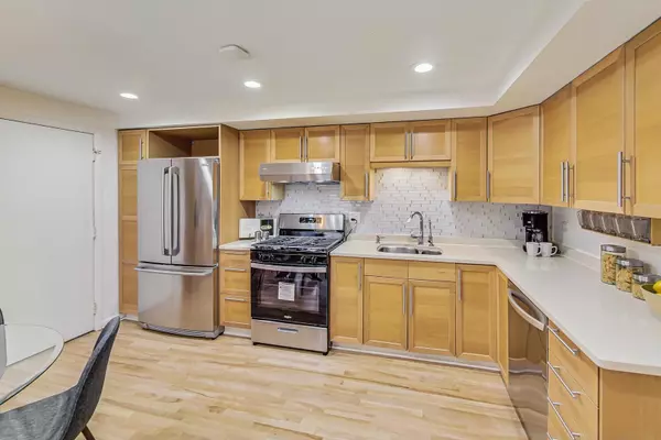 Northbrook, IL 60062,2545 Windsor Lane