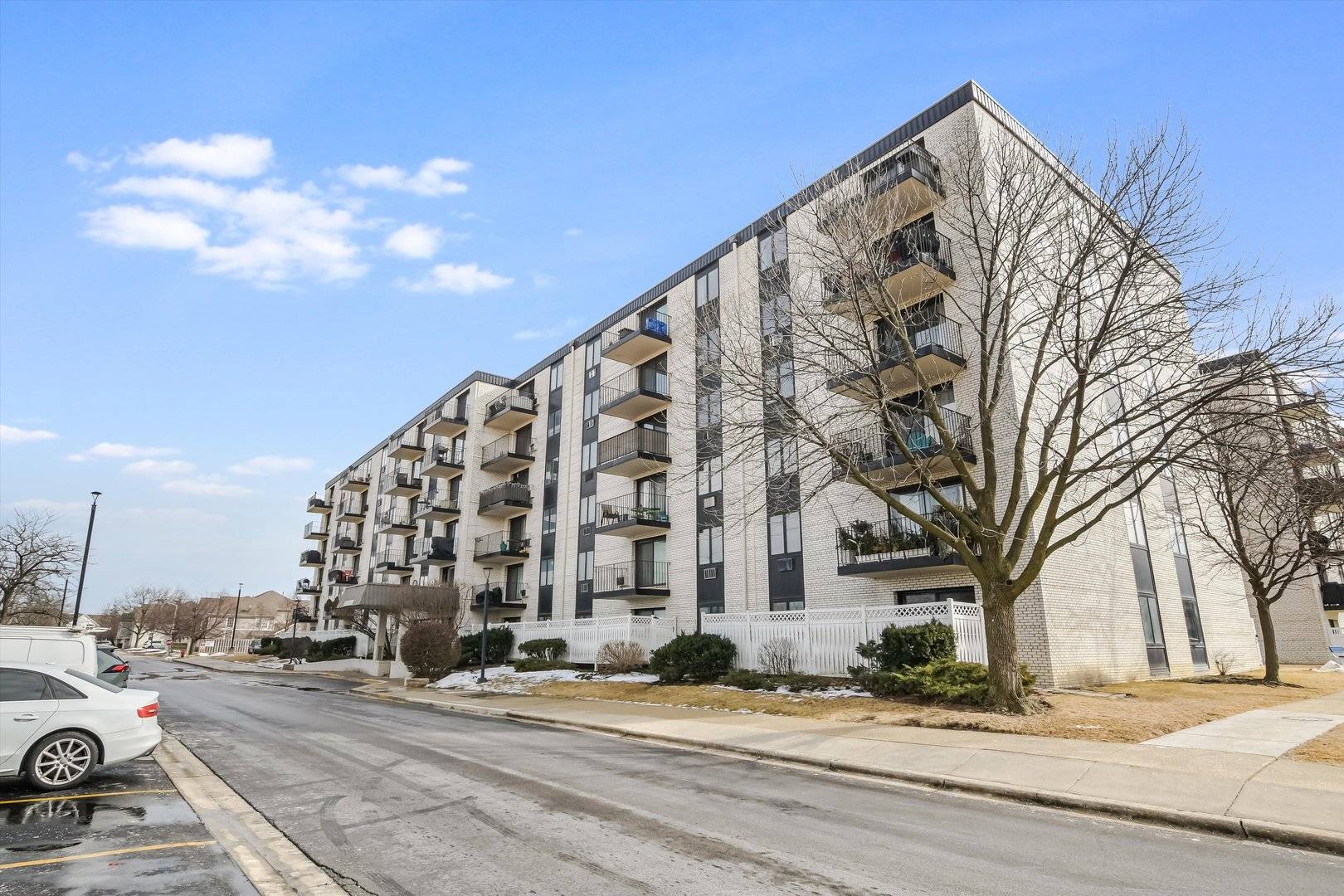 Niles, IL 60714,9078 W Heathwood Drive #5D