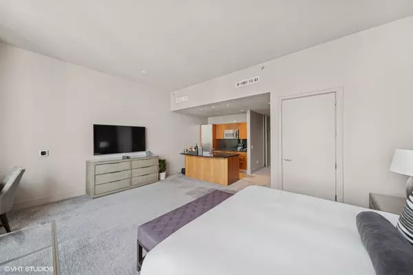 Chicago, IL 60611,401 N Wabash Avenue #2304