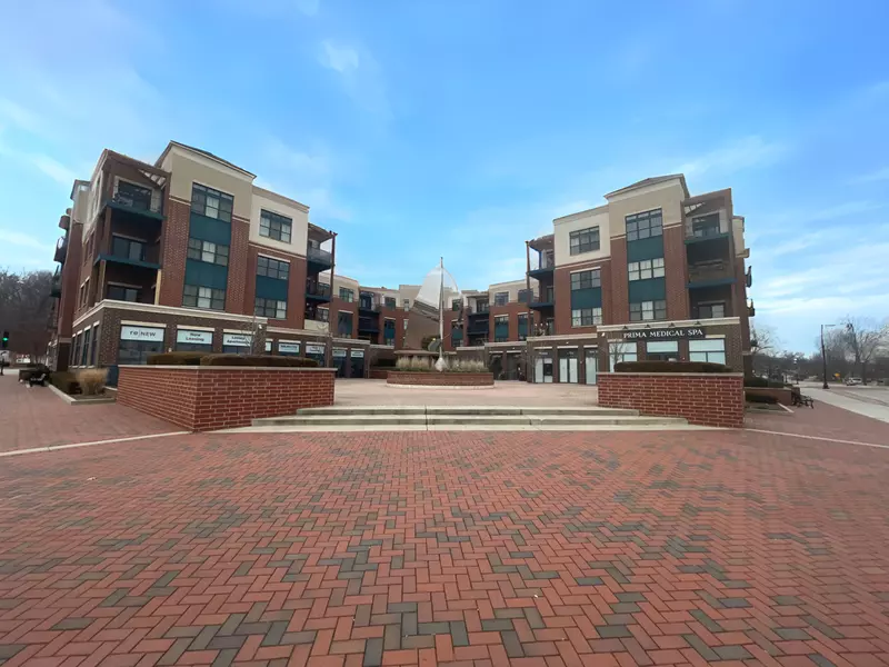 1 N Main Street, Algonquin, IL 60102