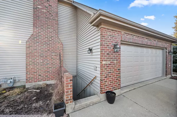 Sycamore, IL 60178,1218 Yorkshire N Drive