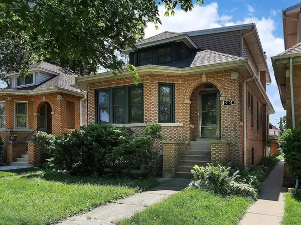 5104 N Kilbourn Avenue, Chicago, IL 60630