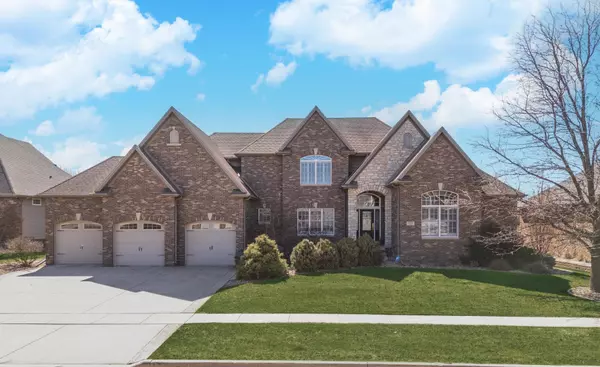 3111 Fiona Way, Bloomington, IL 61704