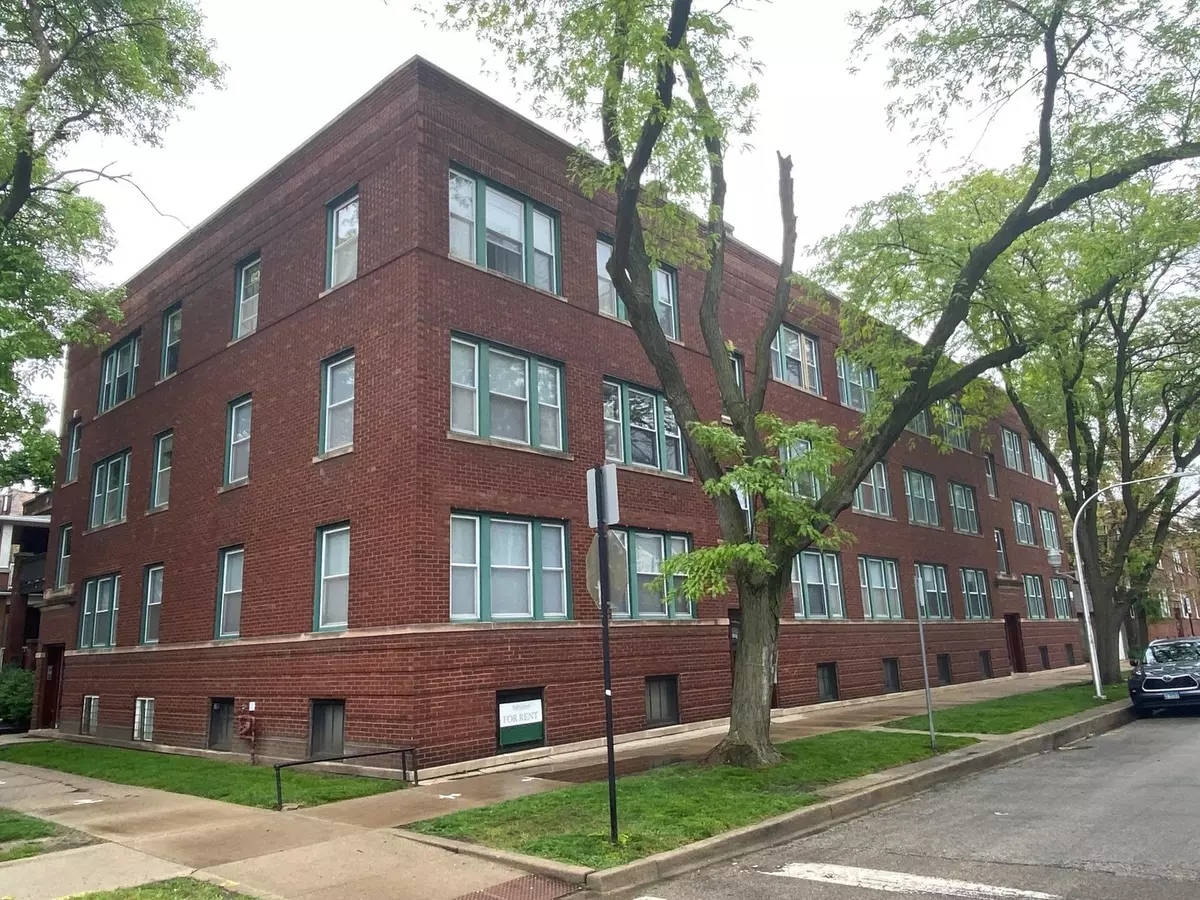 Chicago, IL 60618,2250 W Berteau Avenue