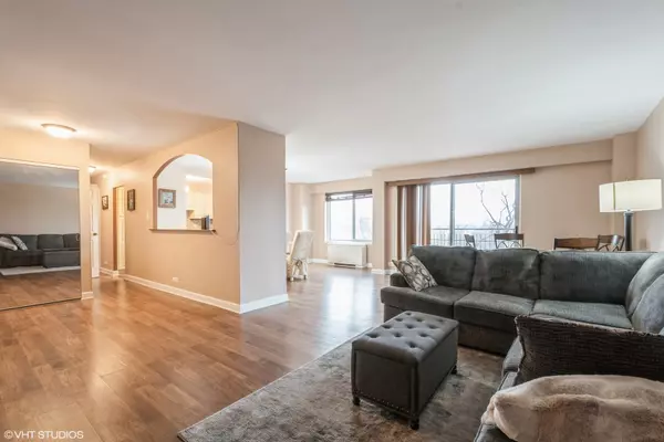 Chicago, IL 60645,6833 N Kedzie Avenue #411