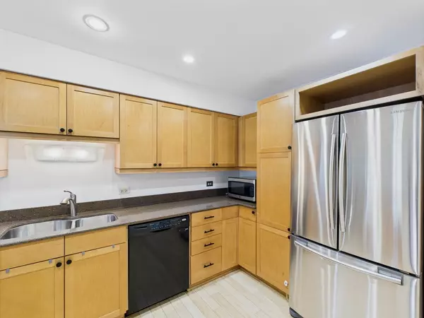Chicago, IL 60605,40 E 9th Street #609