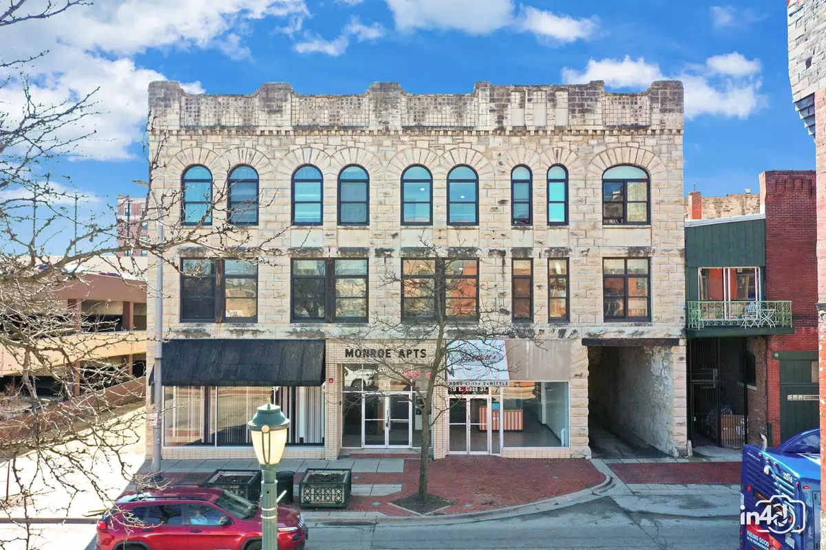 Joliet, IL 60432,20 E Cass Street