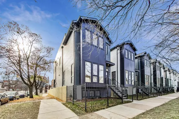 2605 W Carmen Avenue, Chicago, IL 60625