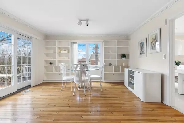 Inverness, IL 60067,893 Chimney Rock