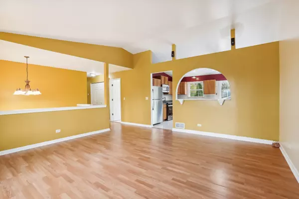 Round Lake Heights, IL 60073,904 Tomahawk Trail