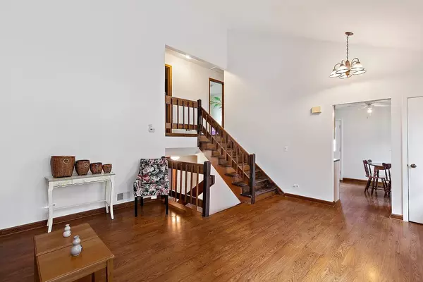 Streamwood, IL 60107,210 Somerset Drive