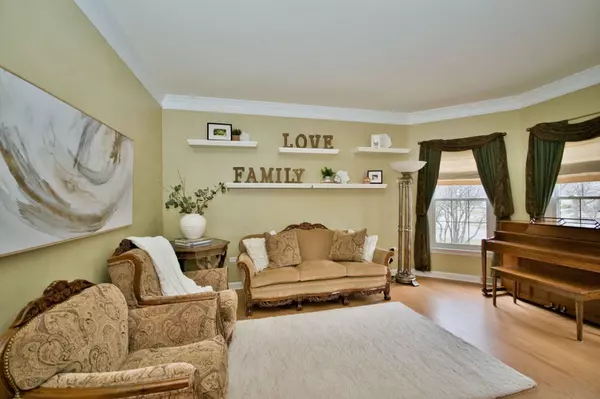 Bolingbrook, IL 60490,8 Crenshaw Court