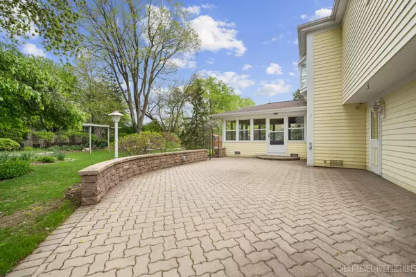 Naperville, IL 60563,1408 N West Street