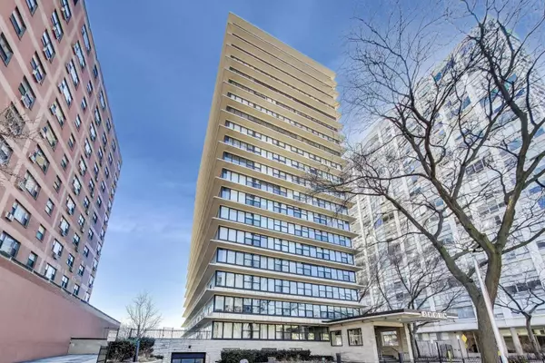 Chicago, IL 60660,5801 N Sheridan Road #17C