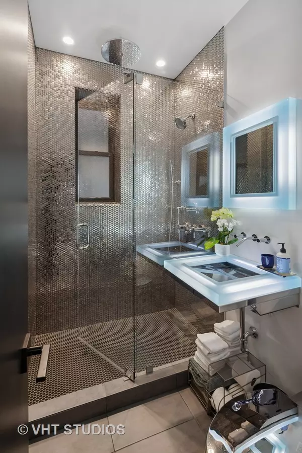 Chicago, IL 60614,1924 N Halsted Street