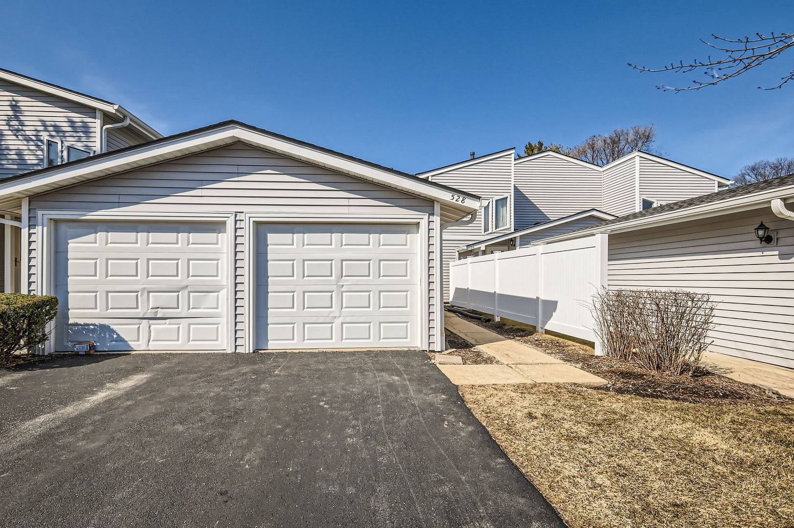 Schaumburg, IL 60193,528 Queens Court