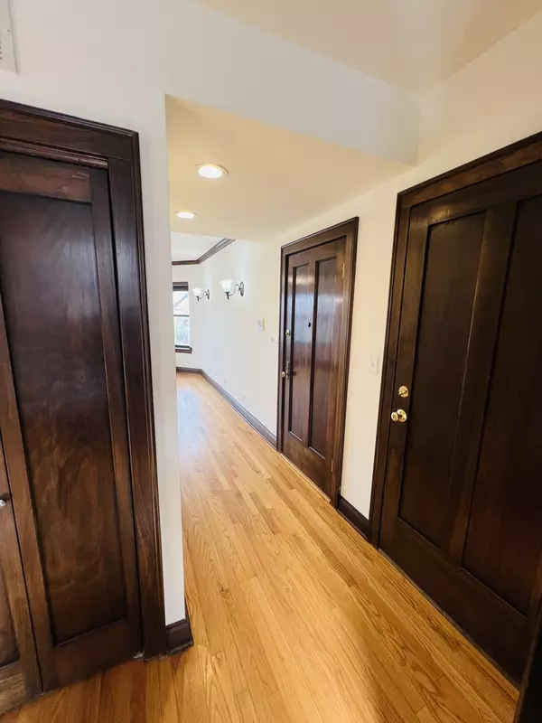 Oak Park, IL 60304,838 Wesley Avenue #2