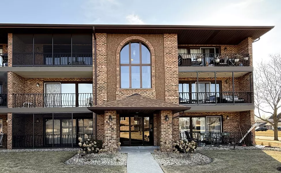 8820 W 140th Street #2A, Orland Park, IL 60462