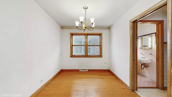 Chicago, IL 60645,2630 W Estes Avenue