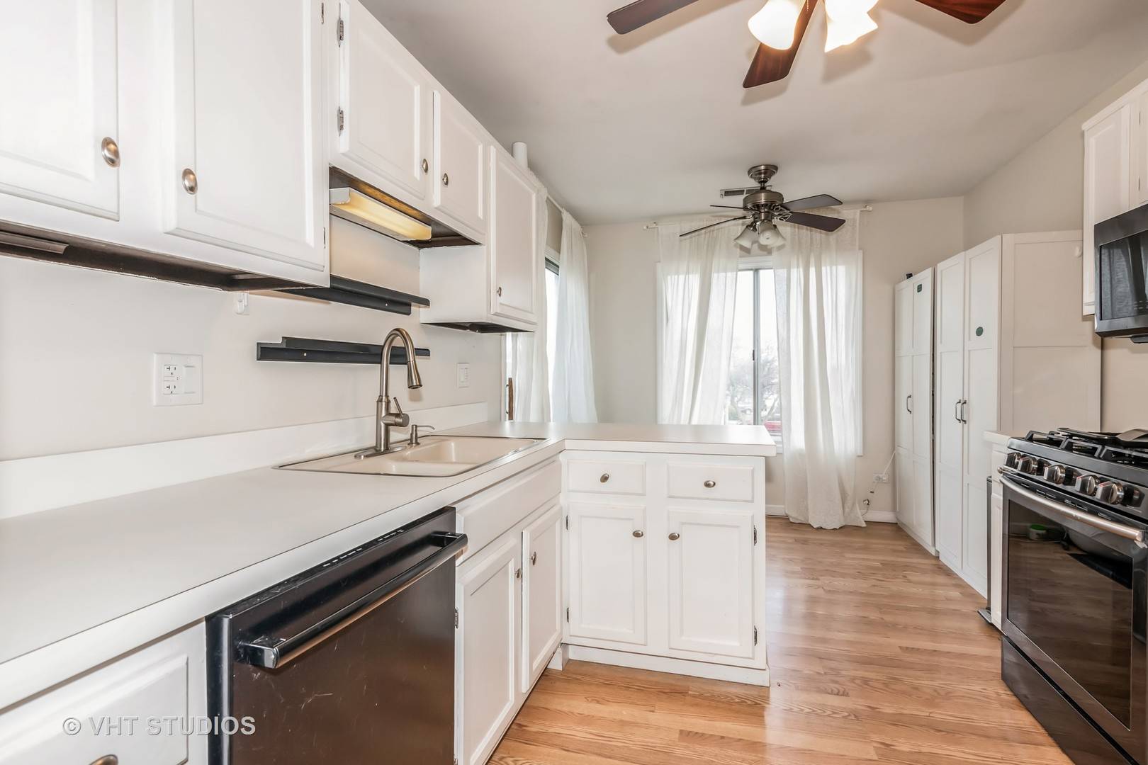 Woodridge, IL 60517,7010 Brighton Court #204