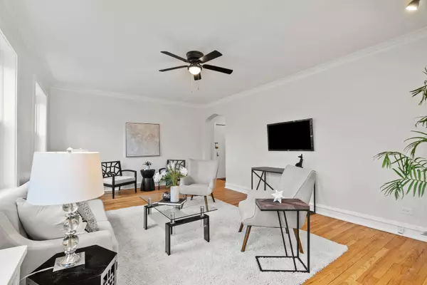 Chicago, IL 60659,6121 N Hoyne Avenue #2S