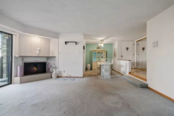 Westmont, IL 60559,525 Cumnor Road #102E