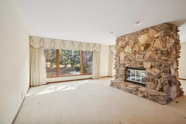 Arlington Heights, IL 60005,1537 S Surrey Lane