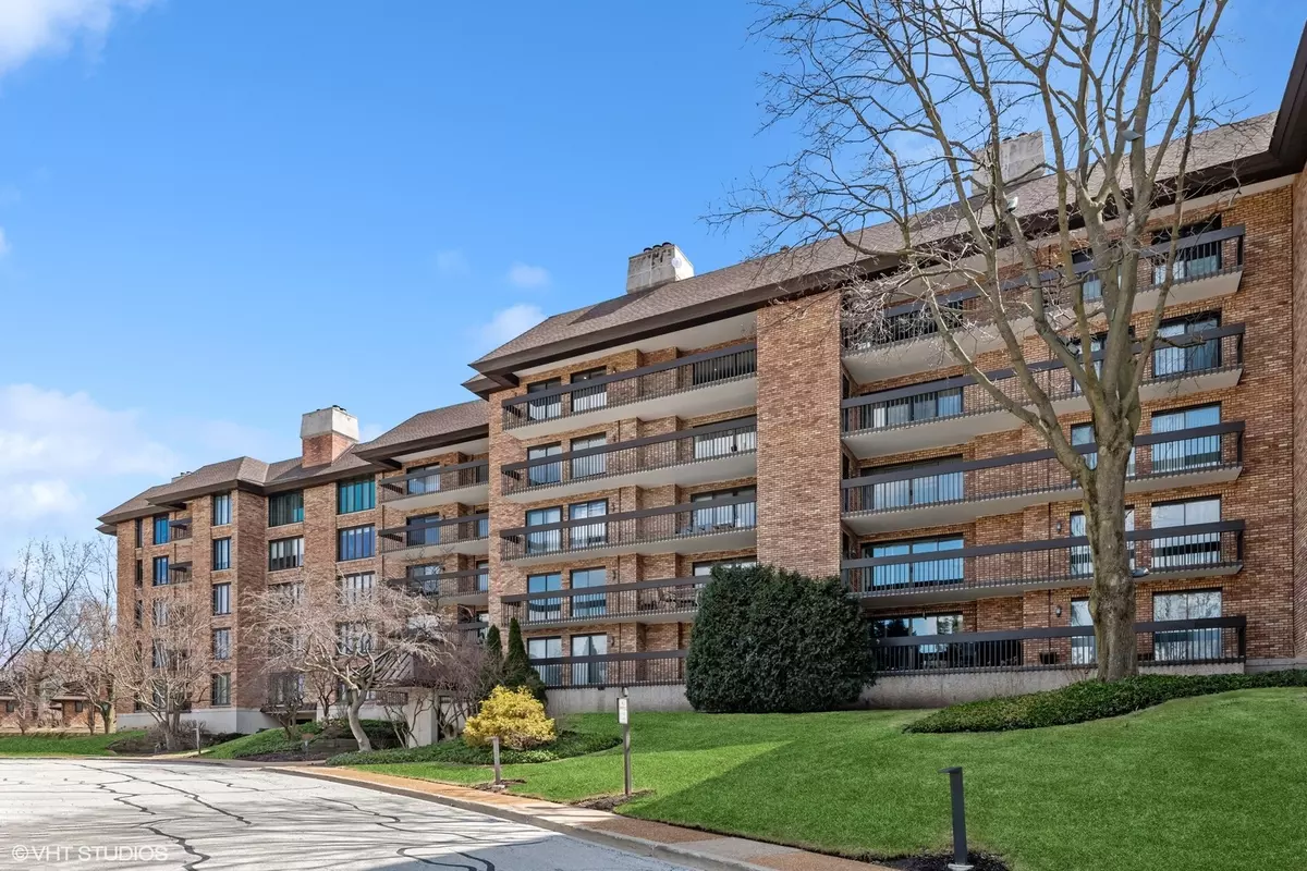 Northbrook, IL 60062,3801 Mission Hills Road #405