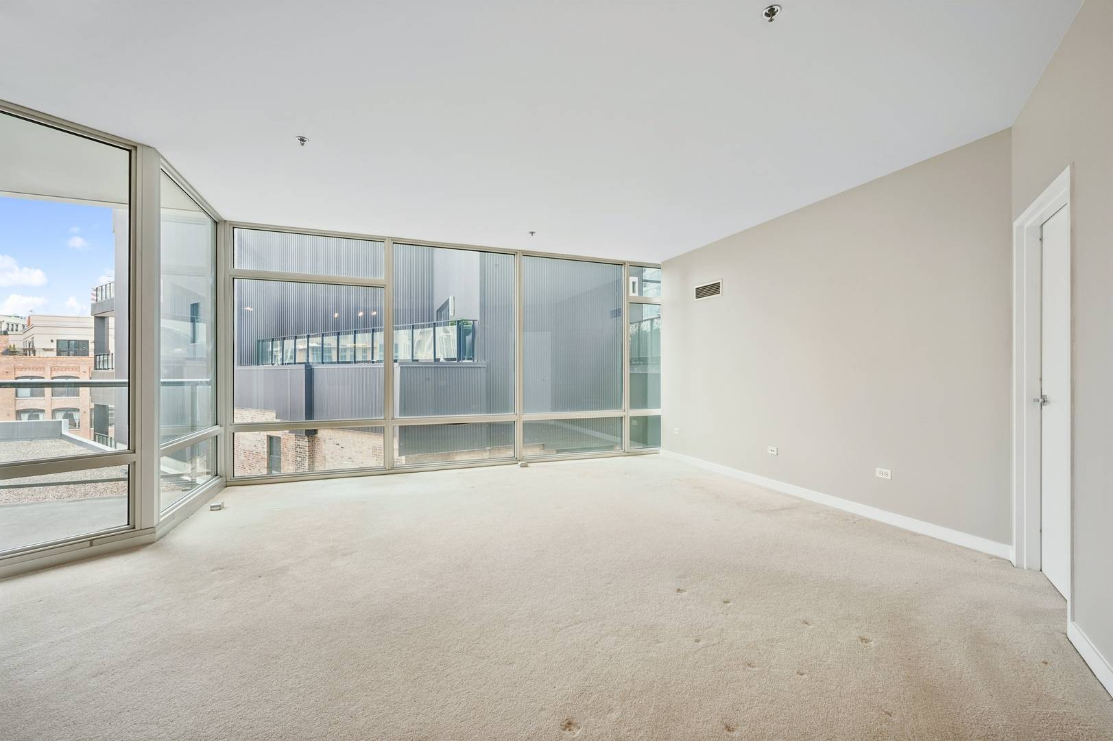 Chicago, IL 60654,510 W ERIE Street #604
