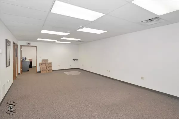 Westmont, IL 60559,38 N Cass Avenue