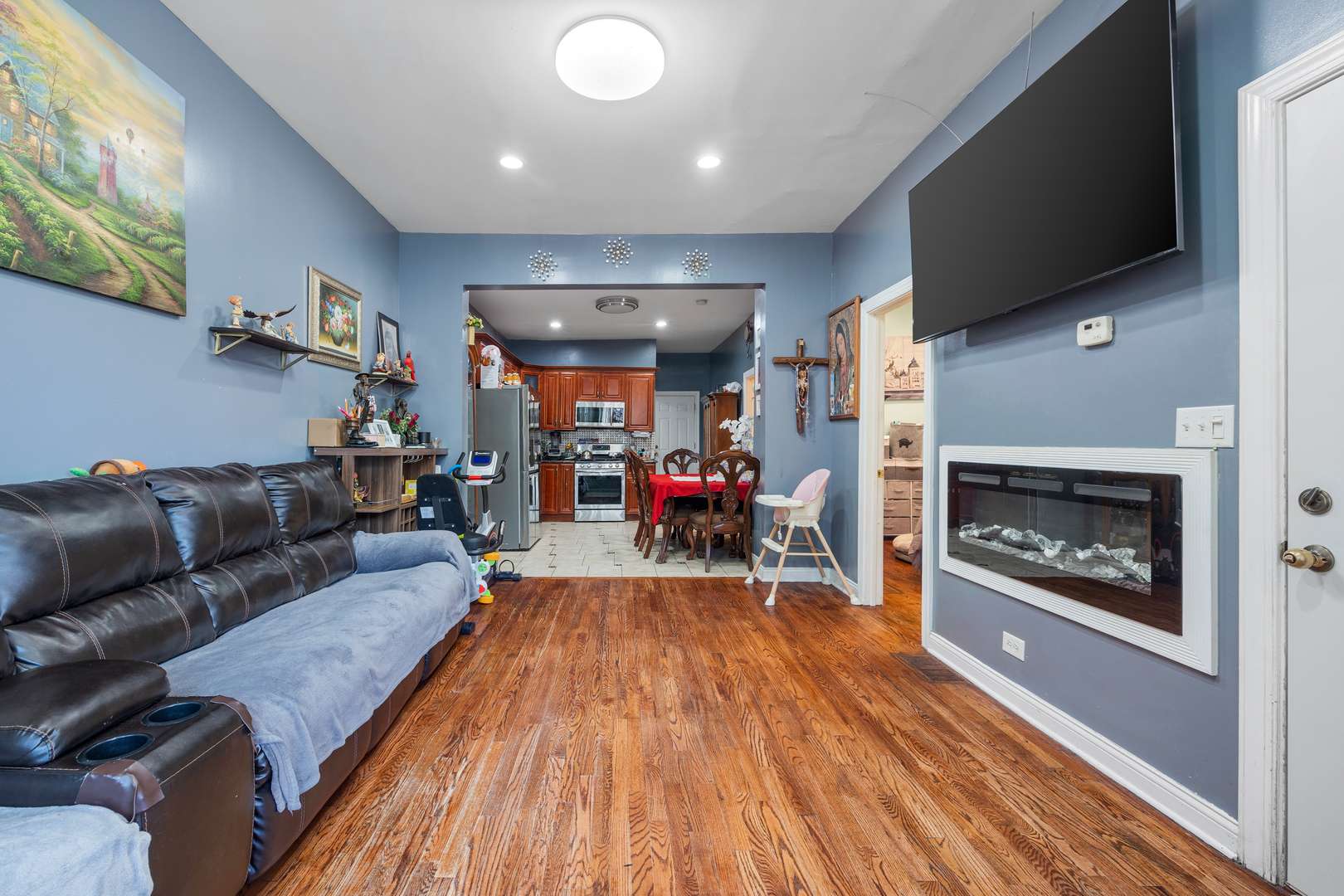 Chicago, IL 60651,1402 N Karlov Avenue