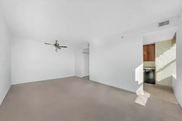 Arlington Heights, IL 60005,77 S Evergreen Avenue #805